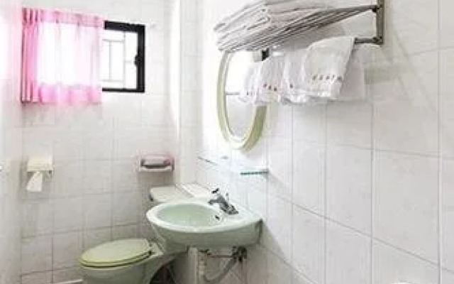 Reny Lake Warm Hostel