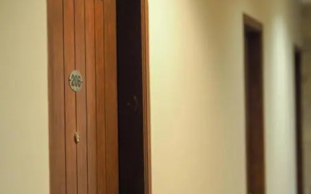 Rhiz Guest House Tebet(Rhiz Guest House Tebet Mitra)