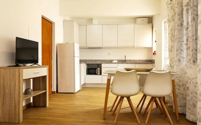 B87 - Windmill 2 Bed Apartment in Odiaxere