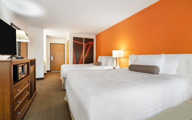 Howard Johnson Hotel & Suites by Wyndham Oacoma