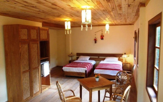 Thitaw Lay House B & B
