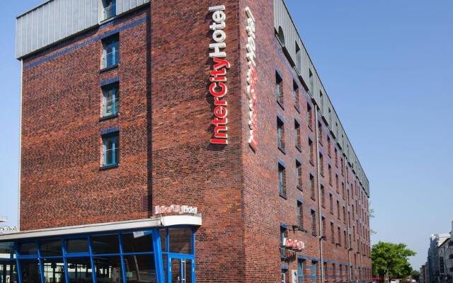Отель InterCityHotel Hamburg Altona вид на фасад