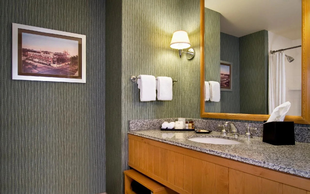 Sheraton Grand Sacramento Hotel