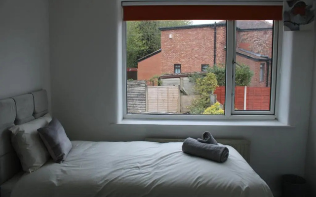 Beautiful 3 bedroom house with parking