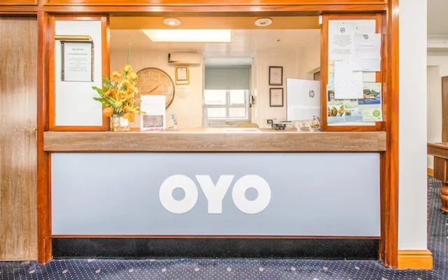 OYO Stade Court Hotel