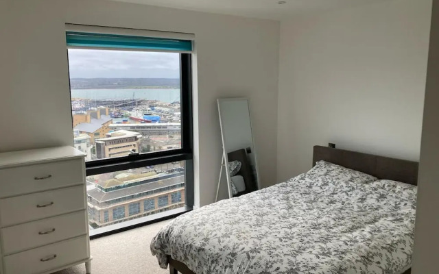 Stunning 3-bed, 3-bath Apartment in Southampton