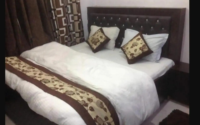 Kaka Ji Palace By WB Inn