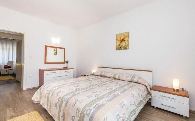 Amazing Home in Jurdani With Wifi and 3 Bedrooms
