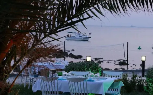 V Beach Hotel