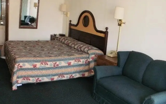 Holiday Motel - Whiteville