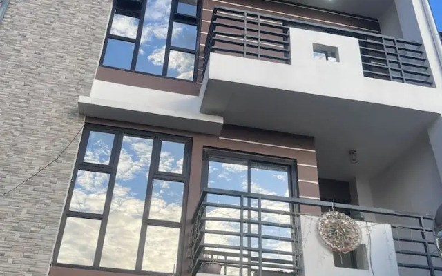 BN 5BR House With Mountain View