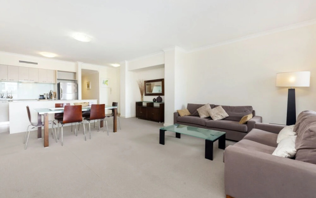Executive Spacious Inner City Apartment