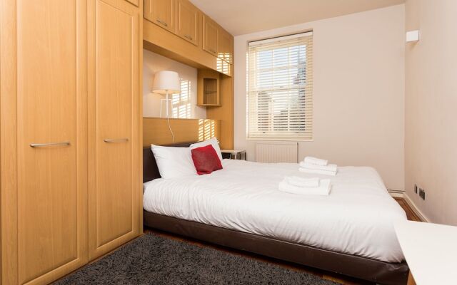 Отель 2 Bedroom Flat Sleeps 4 in Pimlico Великобритания, Лондон - отзывы, цены и фото номеров - забронировать отель 2 Bedroom Flat Sleeps 4 in Pimlico онлайн комната для гостей