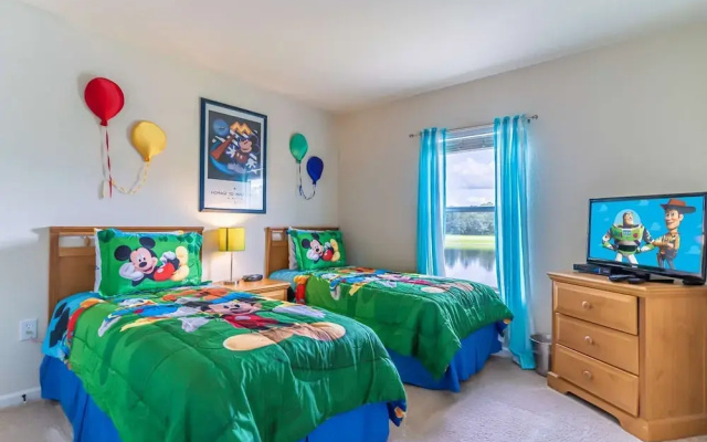 2633 Trafalgar Village