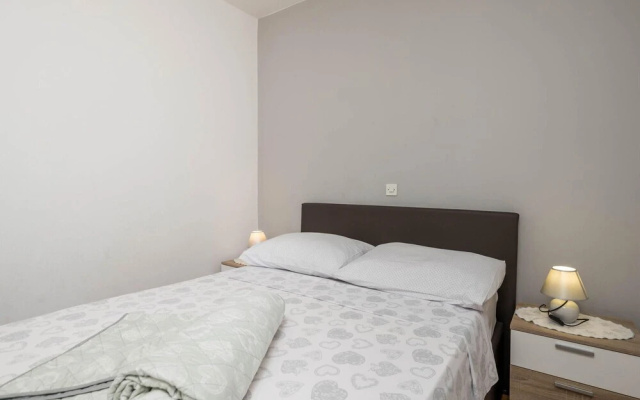 Beautiful Apartment in Stara Novalja With Wifi and 1 Bedrooms