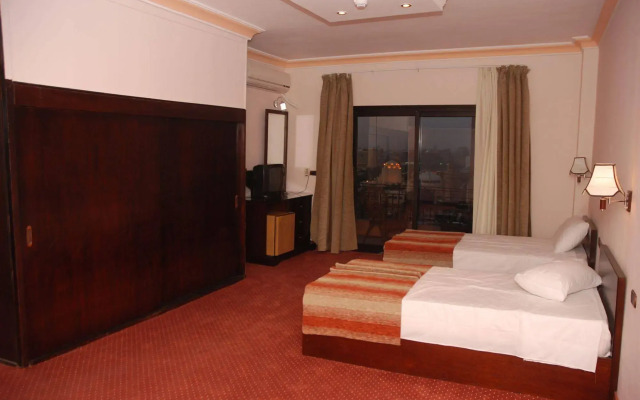 El Tonsy Hotel