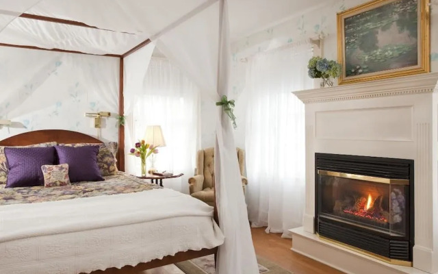 Applegate Inn