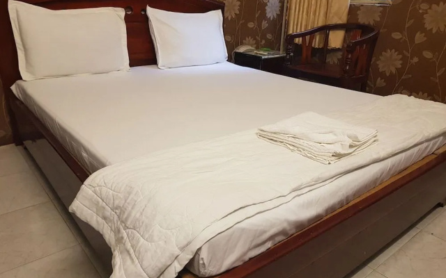 Oyo 682 Long Son Hotel