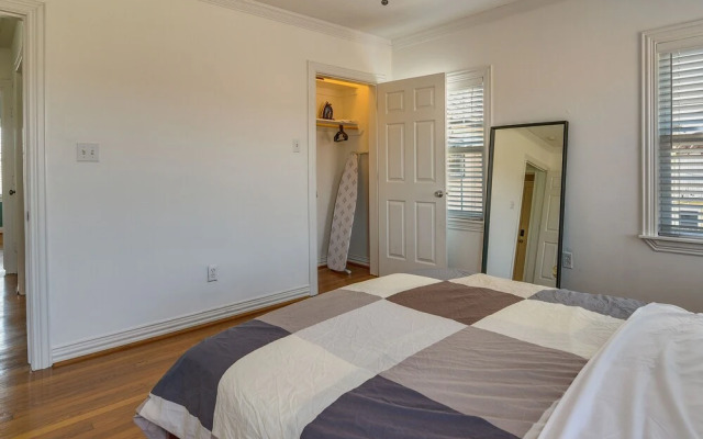 Quaint Houston Hideaway - 3 Mi to Downtown!