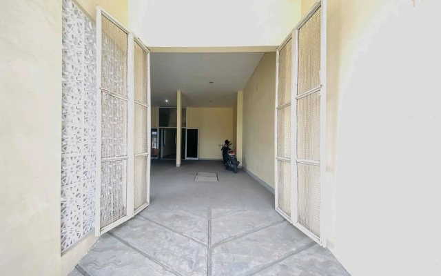 KoolKost Syariah near Masjid Al Akbar