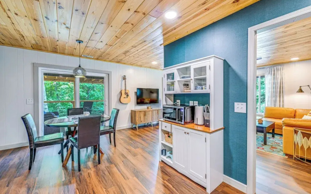 Renovated Franklin Home w/ Mountain-view Deck!