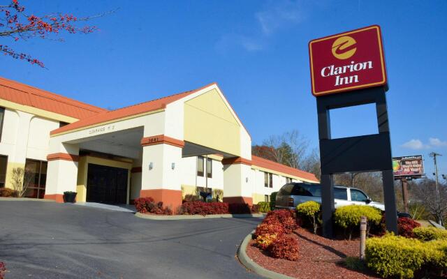 Отель Clarion Inn Chattanooga США, Чаттануга - отзывы, цены и фото номеров - забронировать отель Clarion Inn Chattanooga онлайн вид на фасад