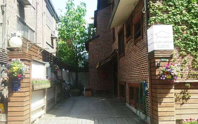 Отель Cheongdam Guest House вид на фасад