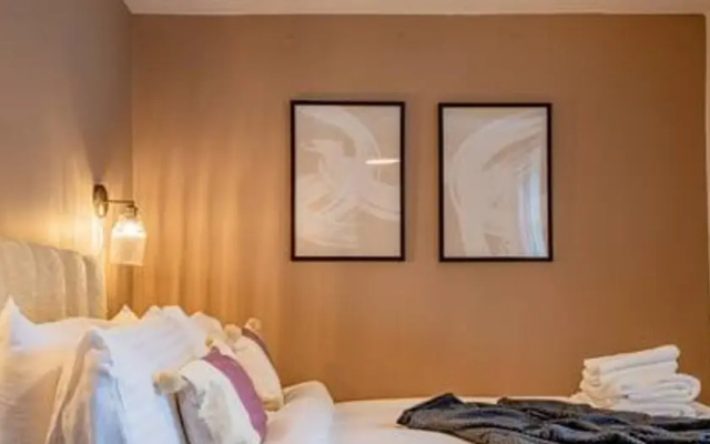 Host Stay Chandan Court Apartment