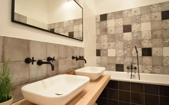 Luxury Apartment by Hi5 - Bajcsy Suite