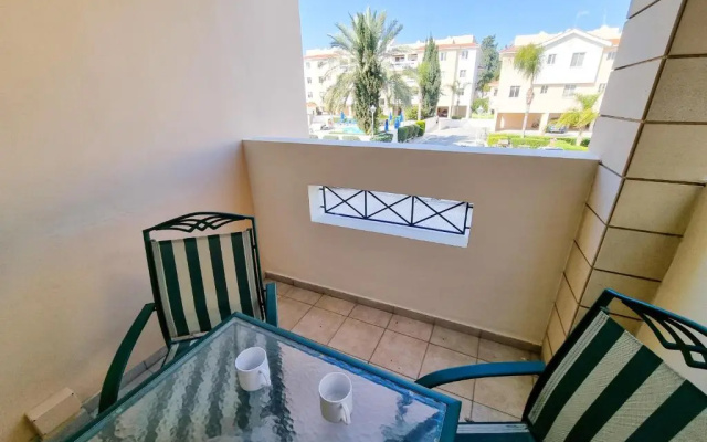 Yaar Apartment with pool and tennis court