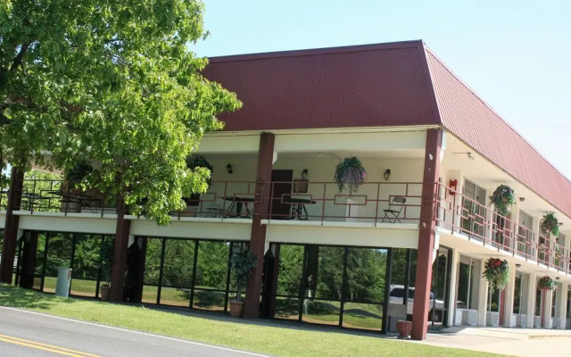 Statue Road Inn