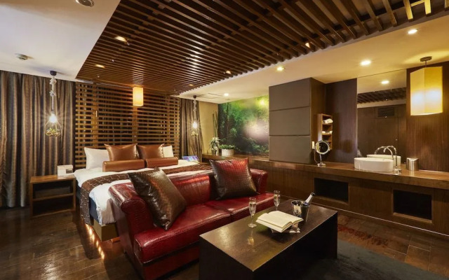 Hotel Love
