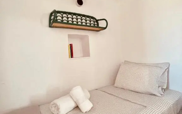 Th_eros House