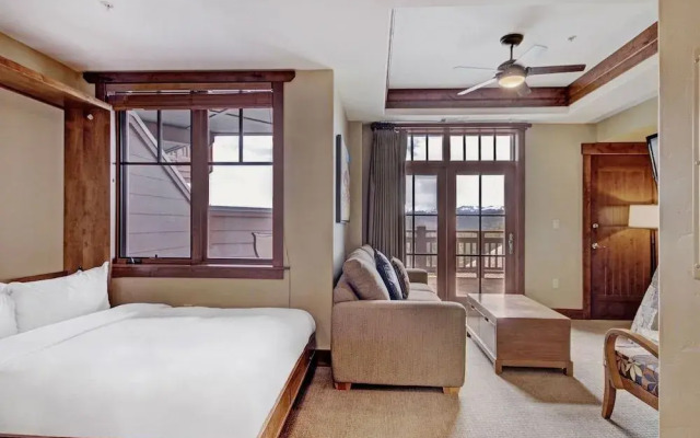 One Ski Hill Place S8212
