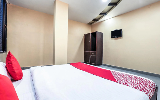 OYO 13775 Sathya Inn