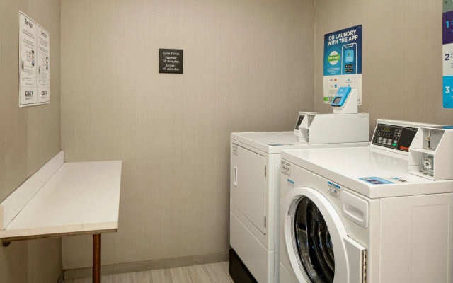 Hampton Inn & Suites Nashville-Airport