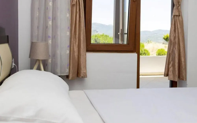 3 BR Comfy House with Peaceful View in Yalikavak