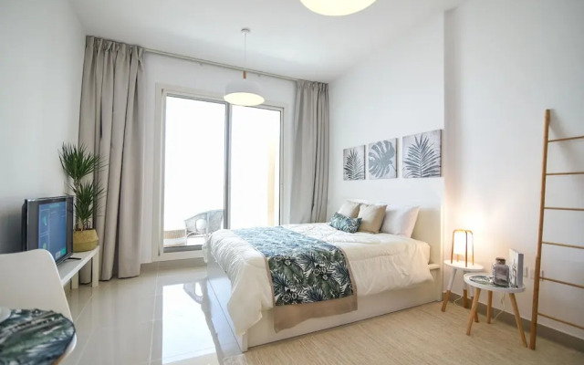 GreenFuture - Contemporary Studio Amidst Top Places in JVC
