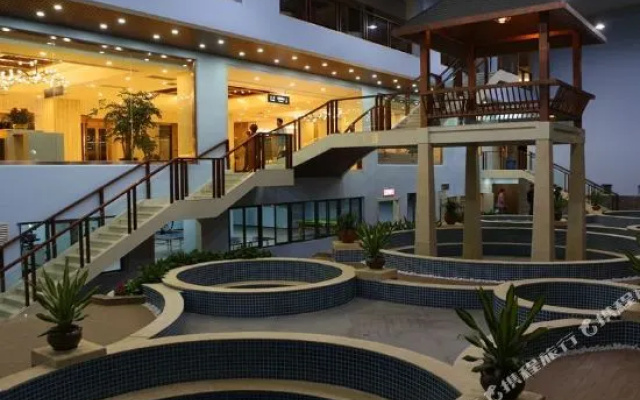 Mingchun Garden Hot Spring Resort Hotel (Kunming University Fukang City Shopping Mall Branch)