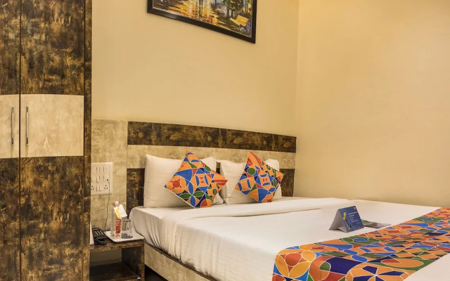 Hotel Embassy Grand