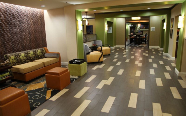 Holiday Inn Express & Suites Huntsville Airport by IHG