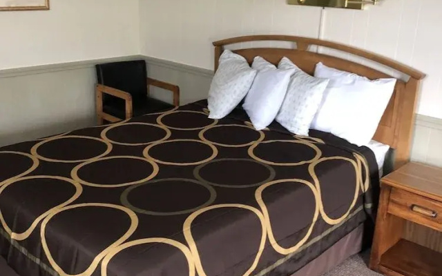 Evergreen Motel