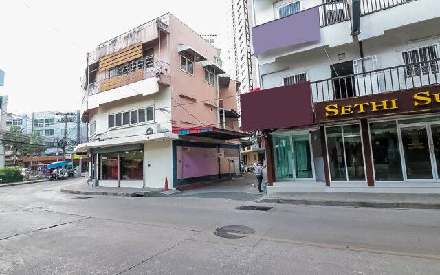 Отель Nida Rooms Khlong Toei 635 Gallery Бангкок вид на фасад