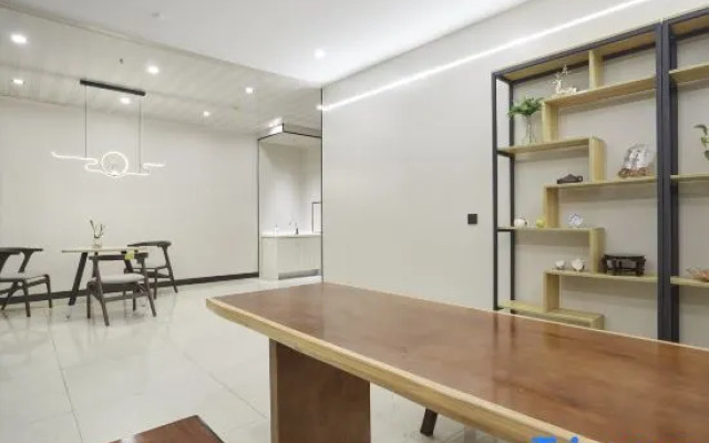 Yiyue Online Apartment (Hangzhou Bay Century City)