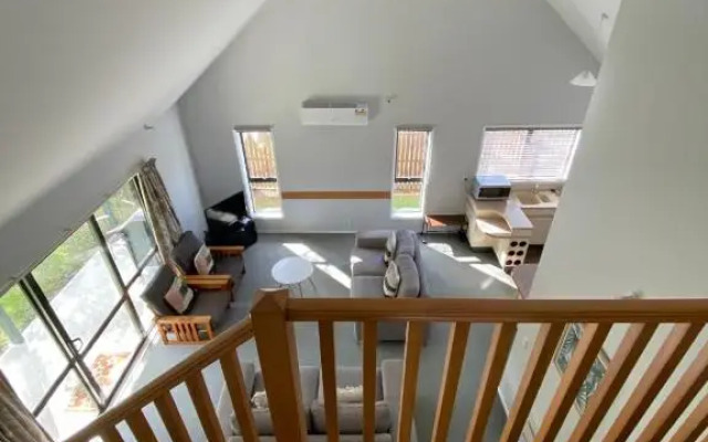 15b Caverhill Close