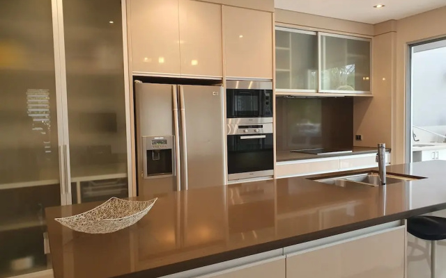 Hinchinbrook Harbour Holiday Apartments