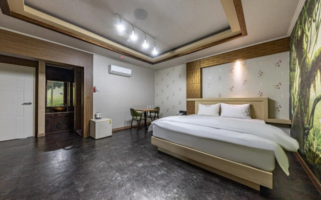 Q9 Motel Gumi