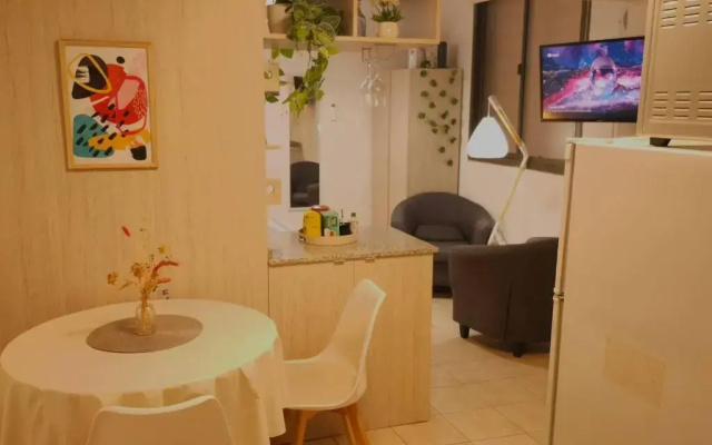 Fresh Studio Apartment near Colon Street in downtown