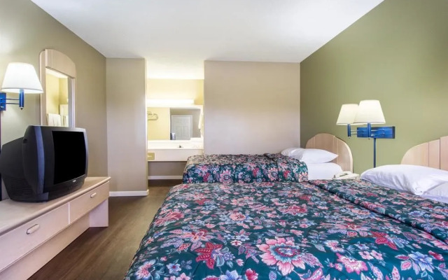 Super 8 Motel - Monticello