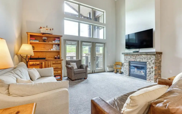 Ski-in/ski-out Granby Penthouse w/ Mountain Views!